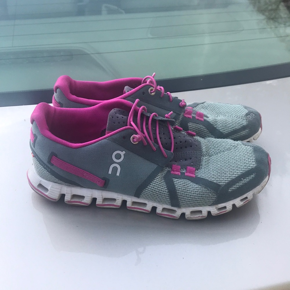 ON Cloud tennis shoes